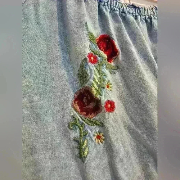 Embroidered Top - Picture 4 of 6